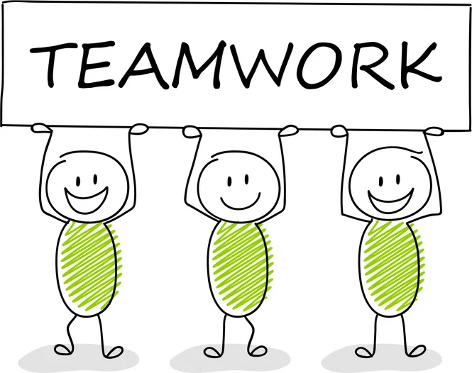 Zeichnung: drei Figuren tragen gemeinsam ein Schild „Teamwork“