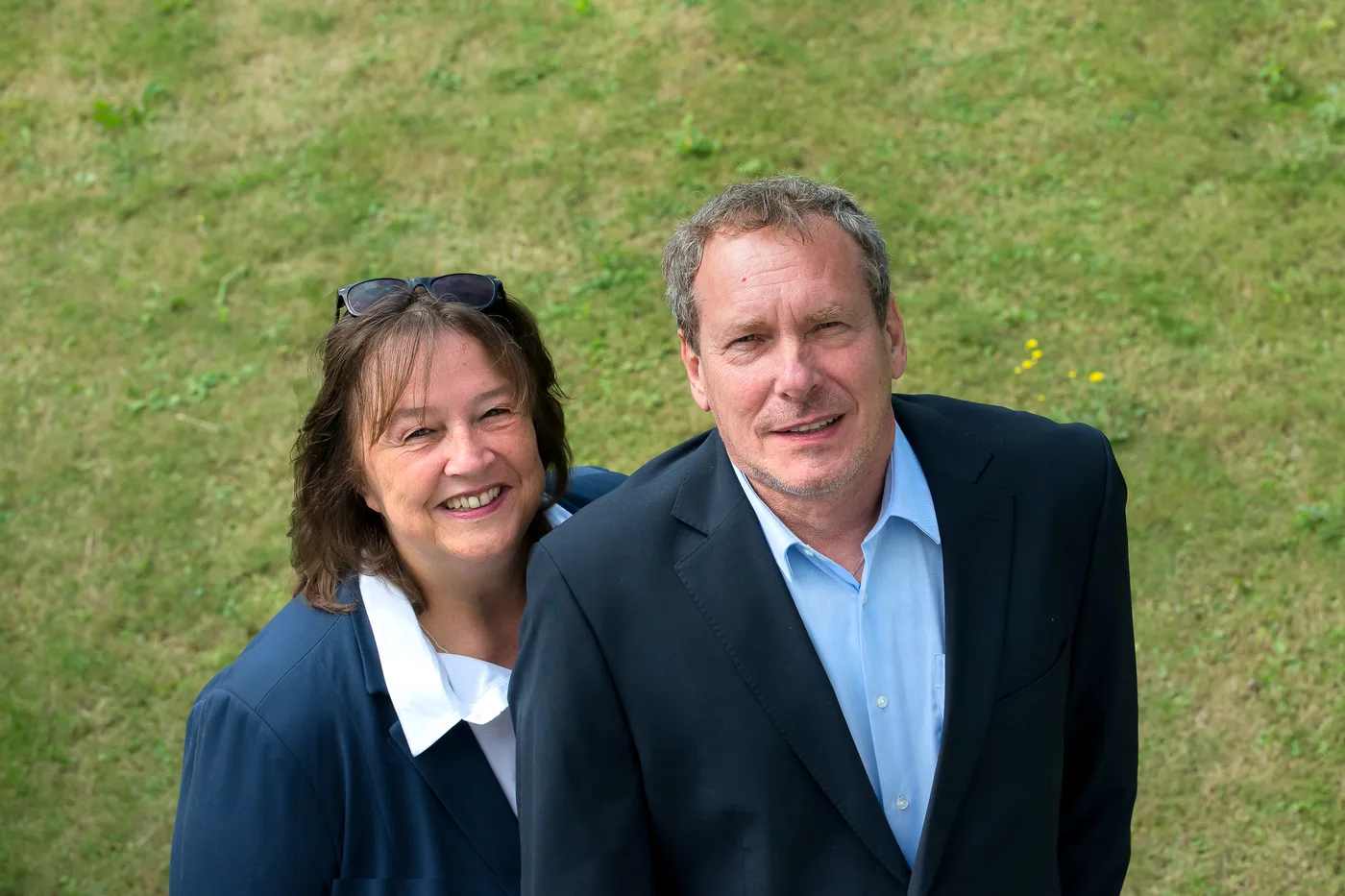 Gabi und Detlev Berger auf einer Wiese